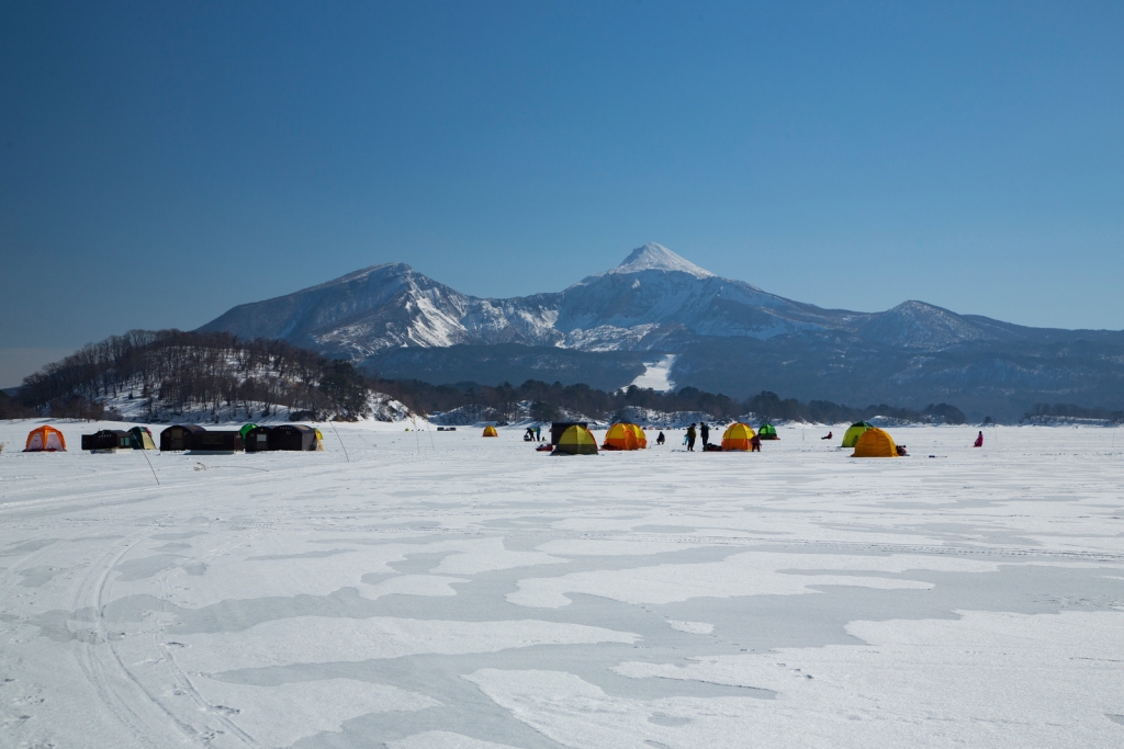 冬の桧原湖の写真